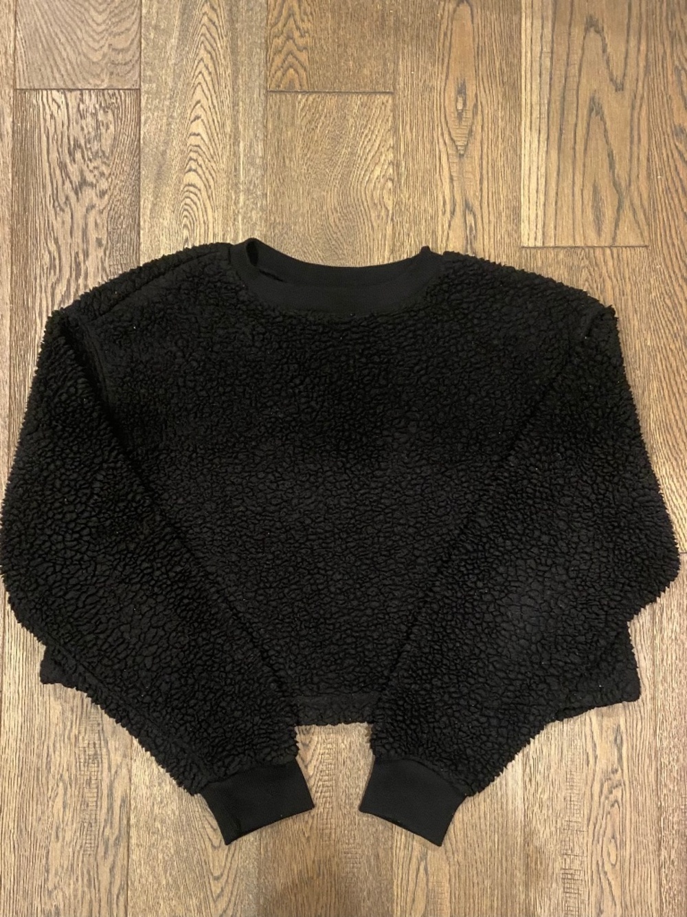 EUC: Forever 21 Black Cropped Sherpa Sweatshirt Size M